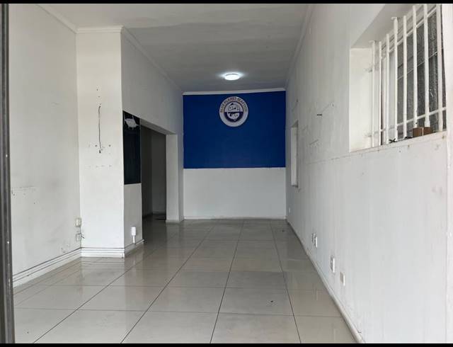 BUSINESS PROPERTY TO RENT IN CLAREMONT